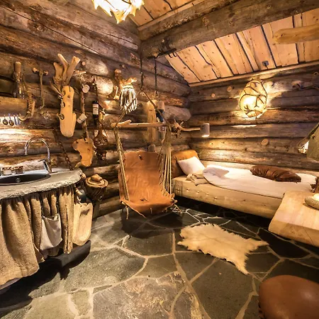 Engholm Husky Design Lodge