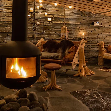 Engholm Husky Design Lodge