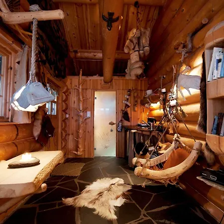 Engholm Husky Design Lodge *